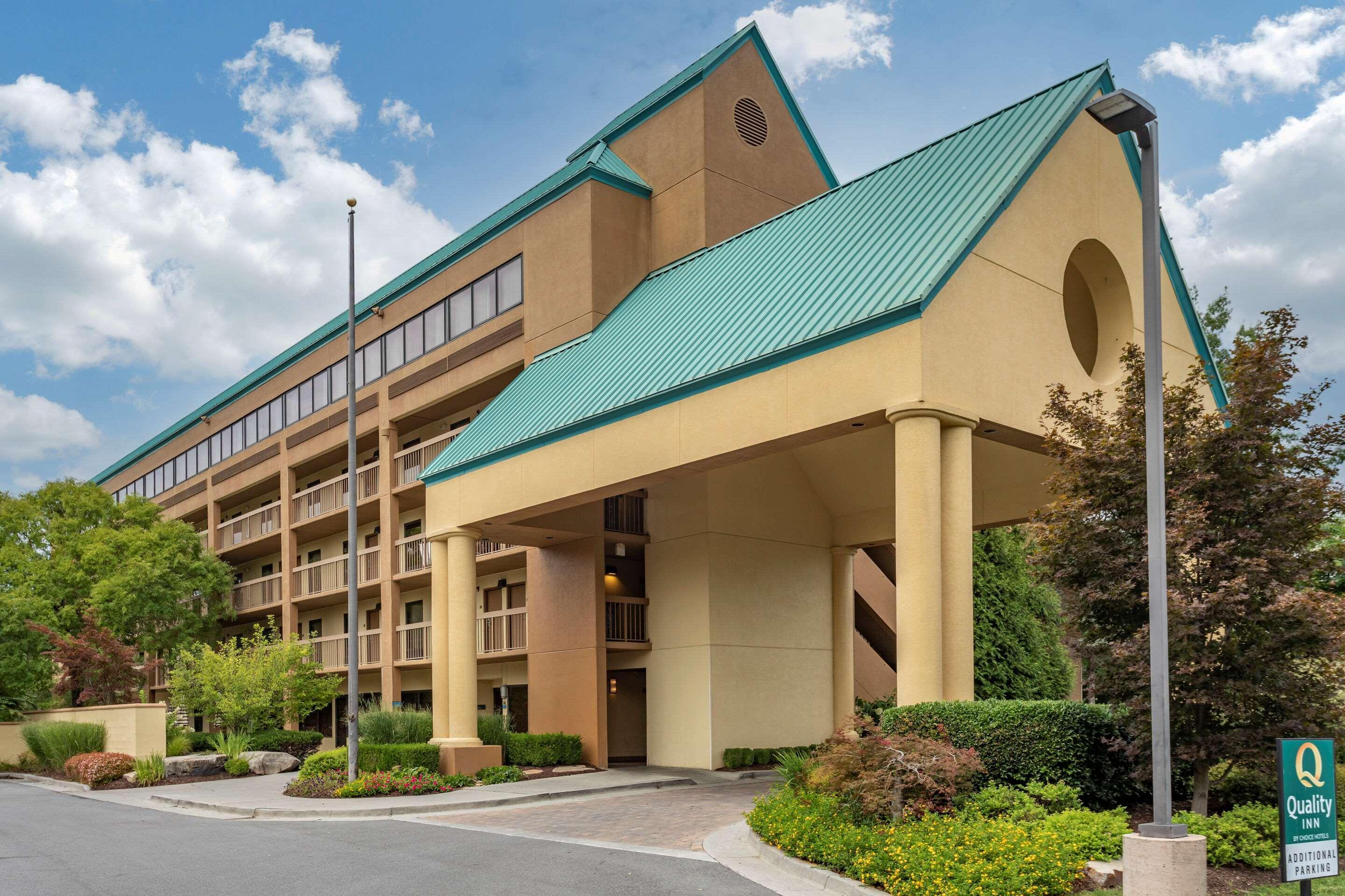 Quality Inn Near The Island Pigeon Forge Exterior photo