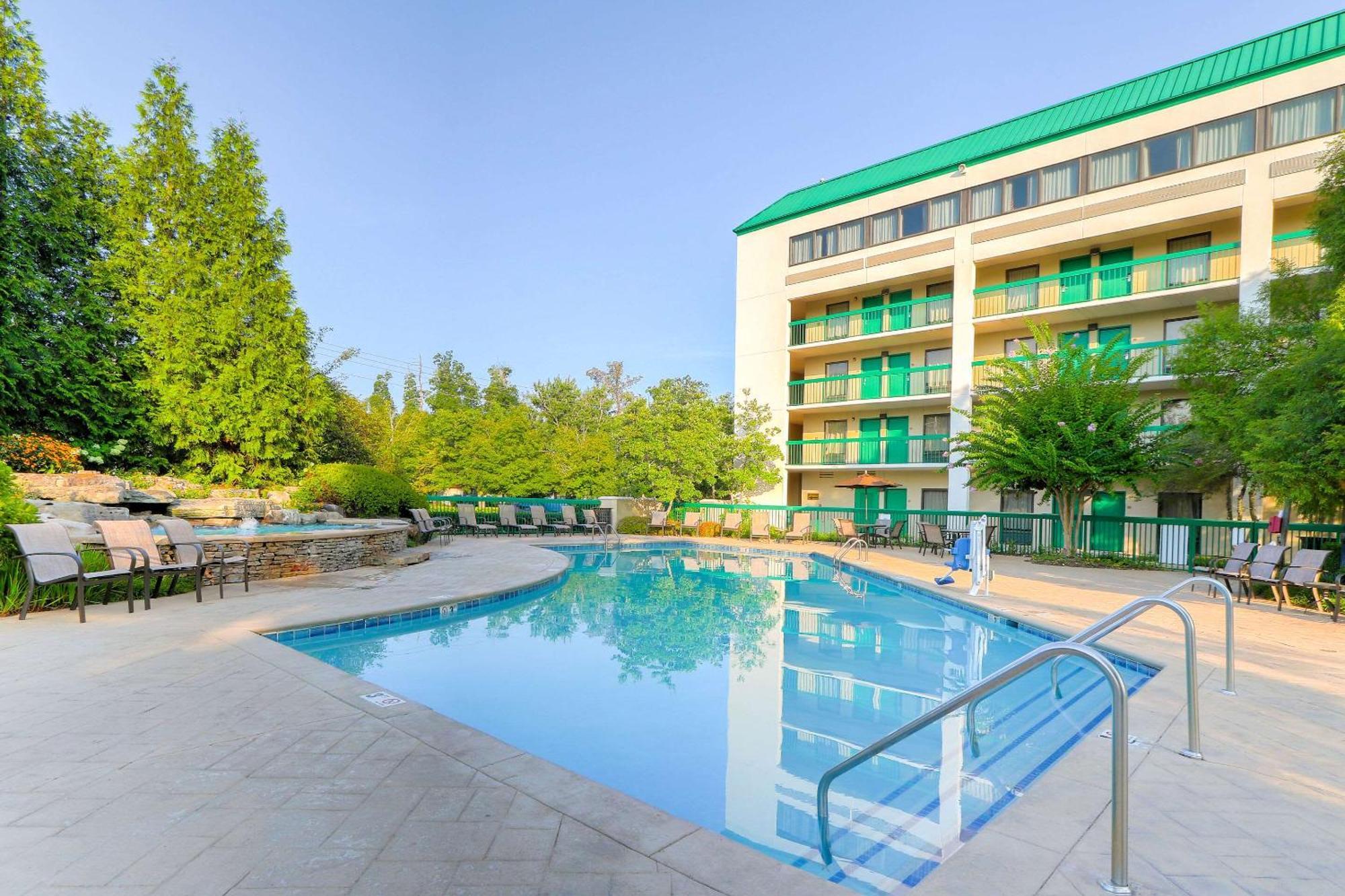 Quality Inn Near The Island Pigeon Forge Exterior photo