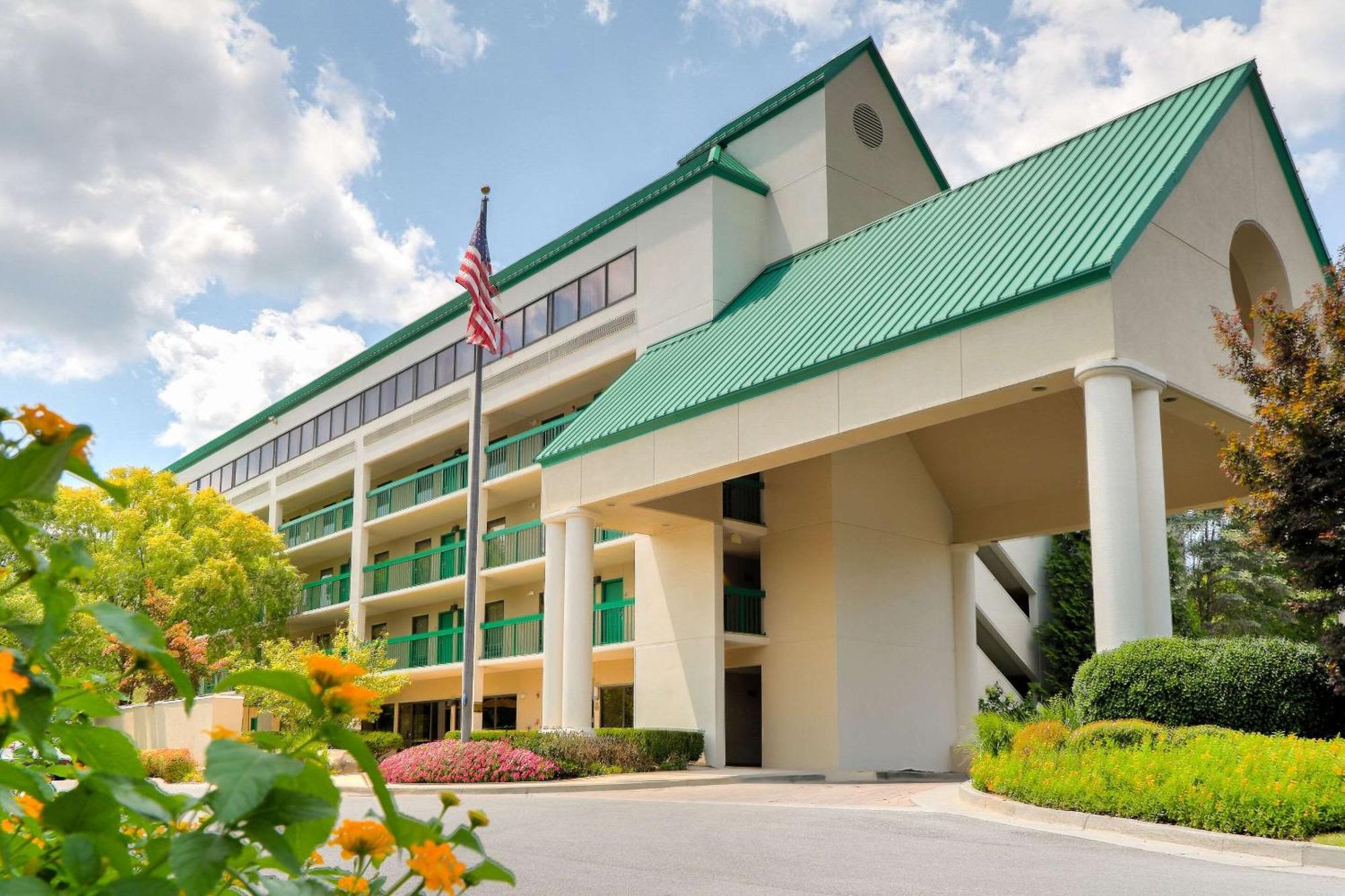 Quality Inn Near The Island Pigeon Forge Exterior photo