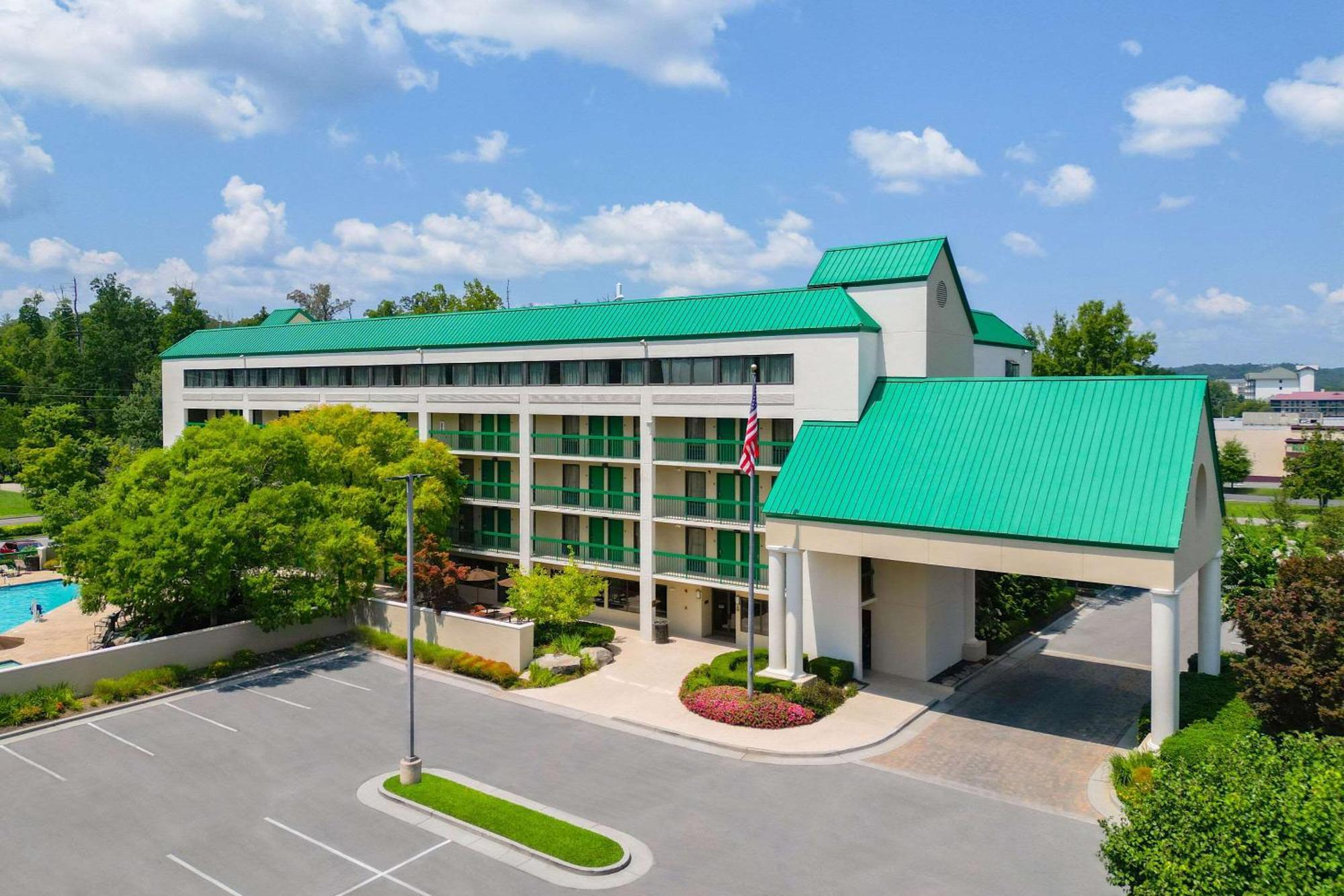 Quality Inn Near The Island Pigeon Forge Exterior photo