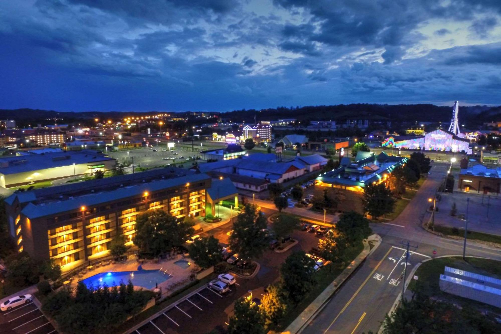 Quality Inn Near The Island Pigeon Forge Exterior photo