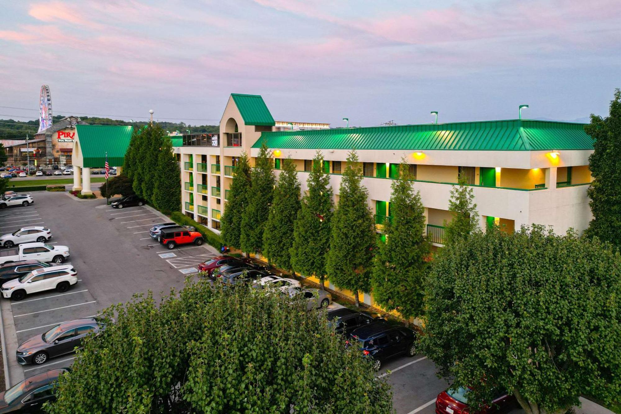 Quality Inn Near The Island Pigeon Forge Exterior photo