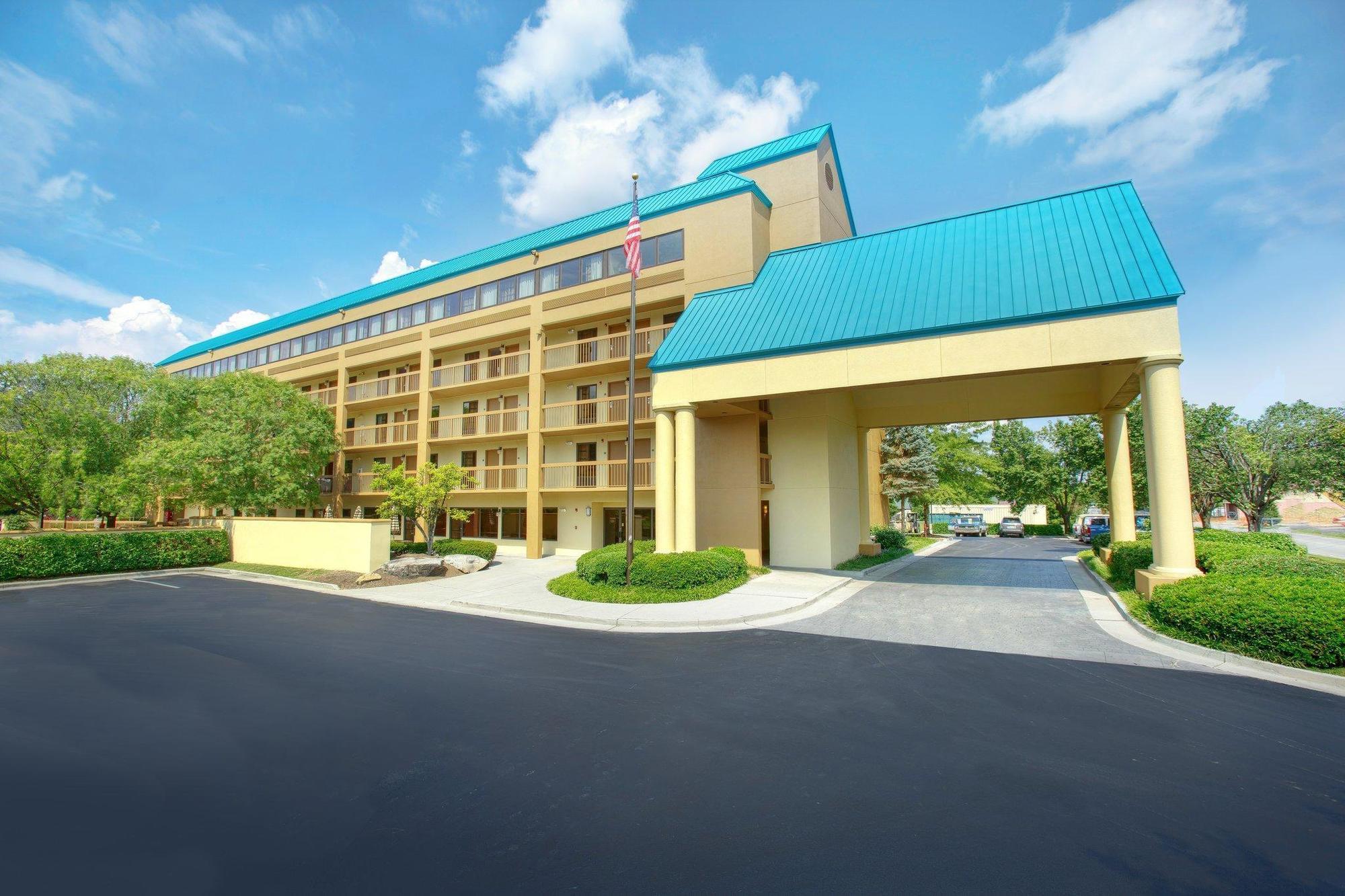 Quality Inn Near The Island Pigeon Forge Exterior photo